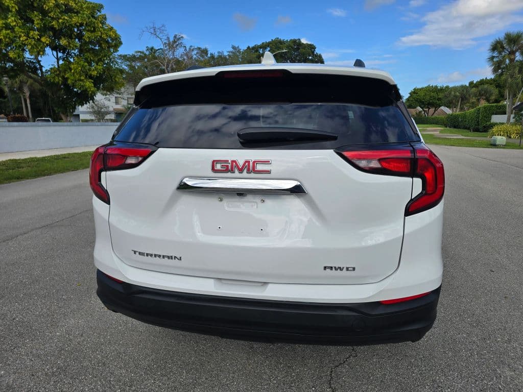 2020 GMC Terrain SLT Sport Utility 4D photo 6