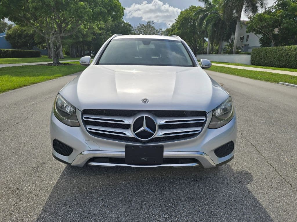 2019 Mercedes-Benz GLC GLC 300 Sport Utility 4D photo 2