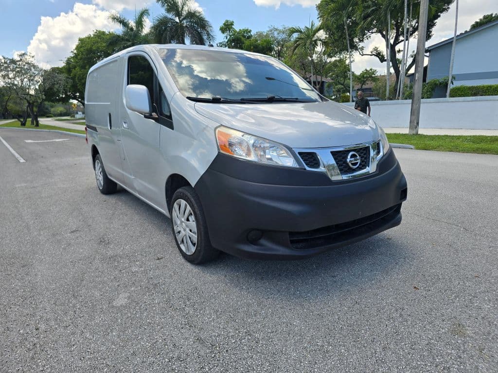 2013 Nissan NV200 SV Van 4D photo 3