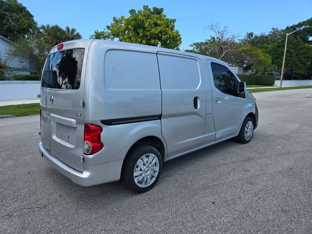 2013 Nissan NV200 SV Van 4D photo 5