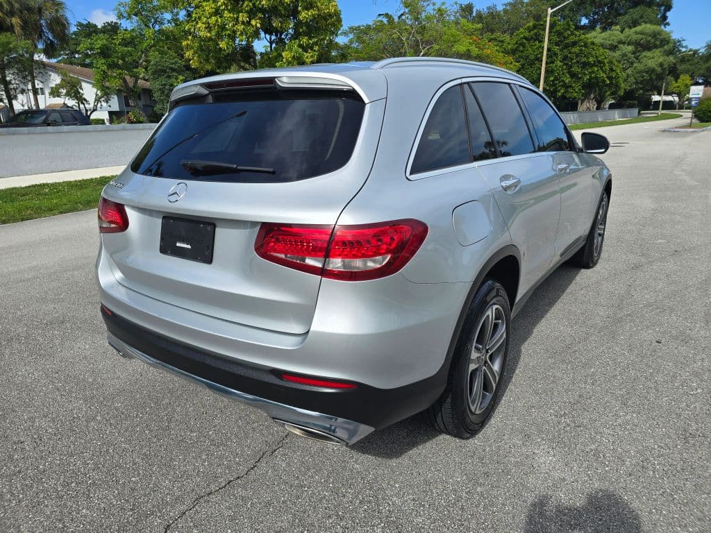 2019 Mercedes-Benz GLC GLC 300 Sport Utility 4D photo 5