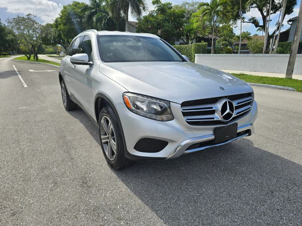 2019 Mercedes-Benz GLC GLC 300 Sport Utility 4D photo 3