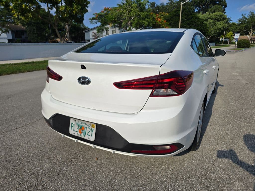 2019 Hyundai Elantra SE Sedan 4D photo 6