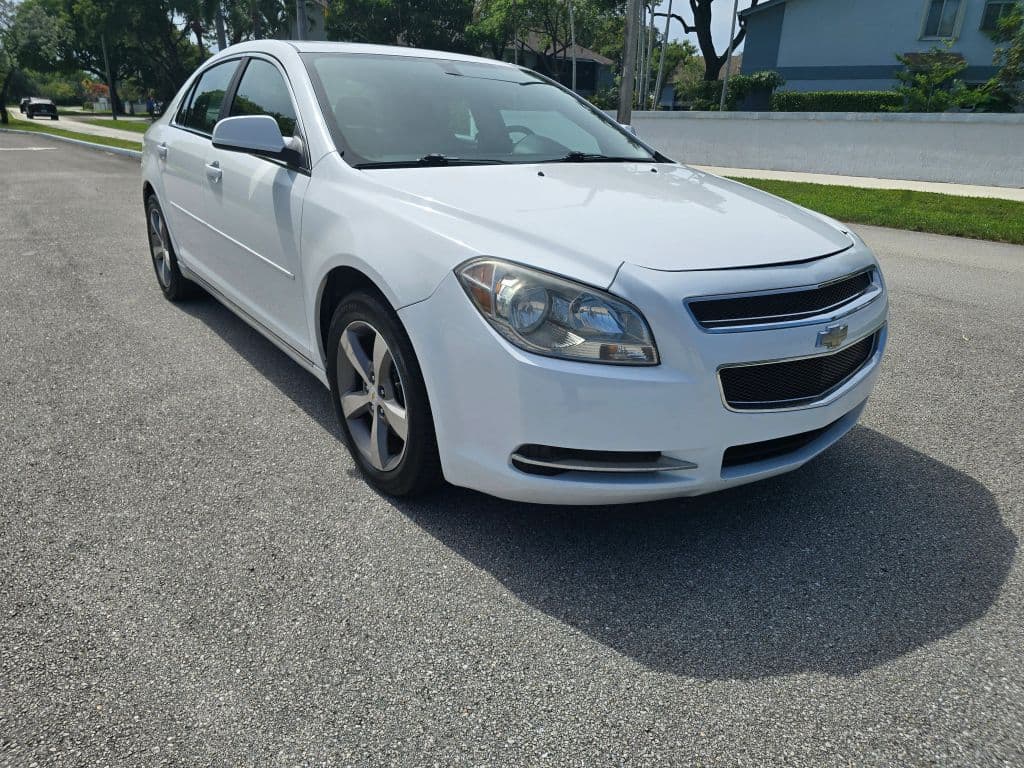 2011 Chevrolet Malibu LT Sedan 4D photo 3