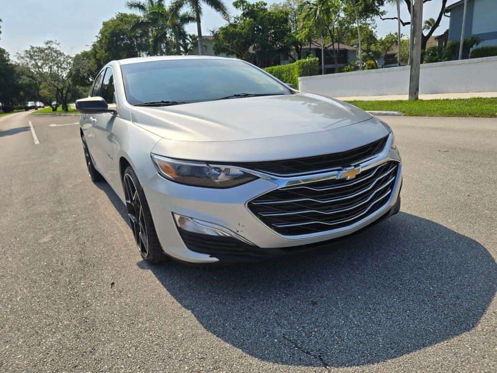 2021 Chevrolet Malibu LS Sedan 4D photo 3