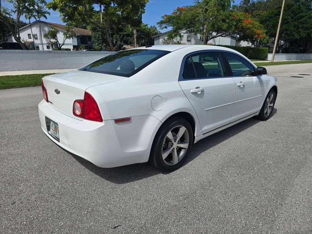 2011 Chevrolet Malibu LT Sedan 4D photo 5