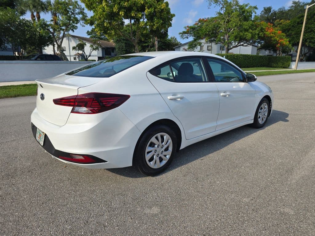 2019 Hyundai Elantra SE Sedan 4D photo 5