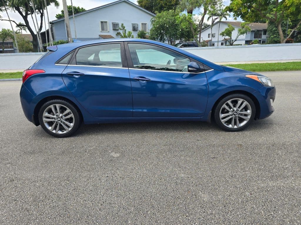 2016 Hyundai Elantra GT Hatchback 4D photo 4