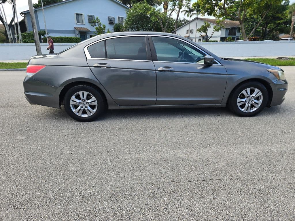 2012 Honda Accord SE Sedan 4D photo 4