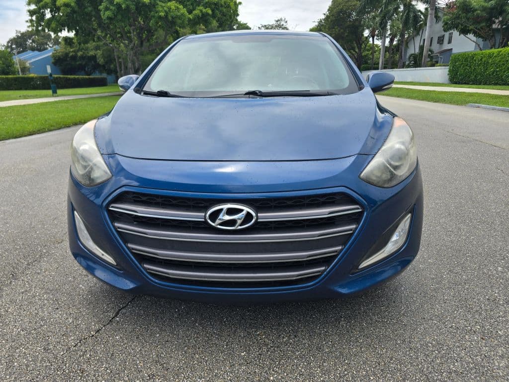 2016 Hyundai Elantra GT Hatchback 4D photo 2