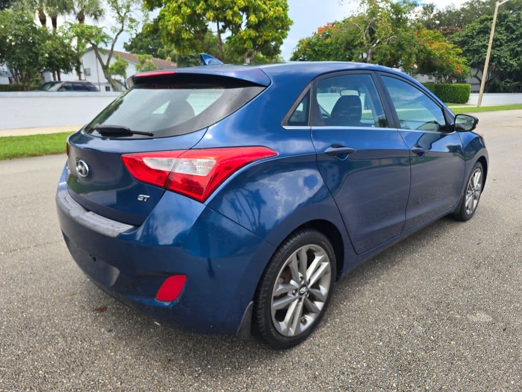 2016 Hyundai Elantra GT Hatchback 4D photo 5