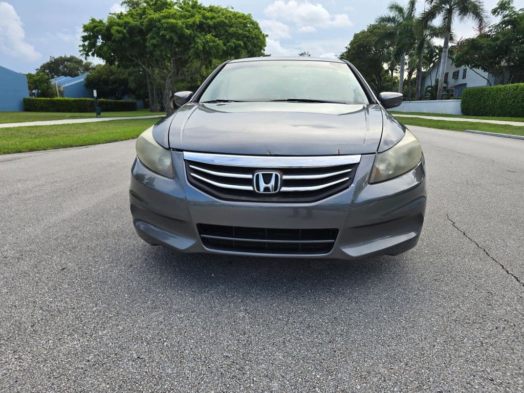 2012 Honda Accord SE Sedan 4D photo 2