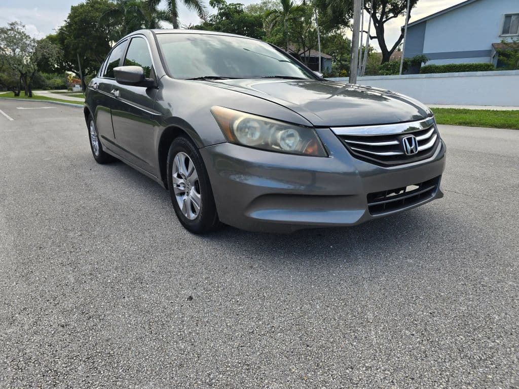2012 Honda Accord SE Sedan 4D photo 3