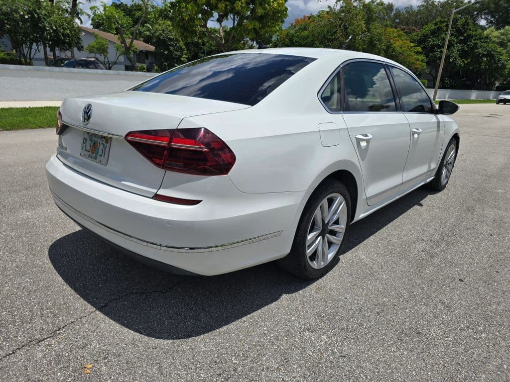 2017 Volkswagen Passat 1.8T SE Sedan 4D photo 5