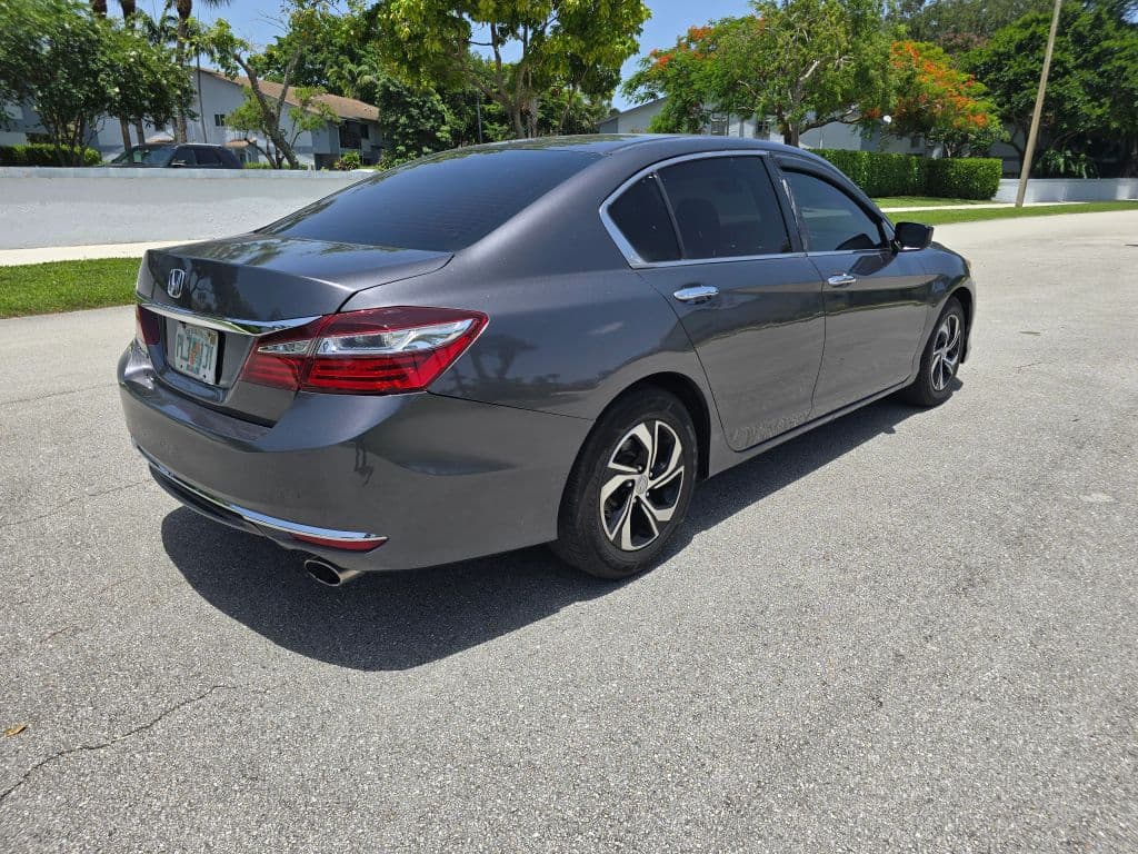 2017 Honda Accord LX Sedan 4D photo 5