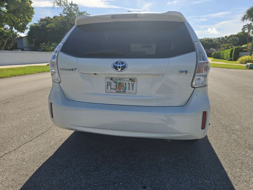 2013 Toyota Prius v Five Wagon 4D photo 6