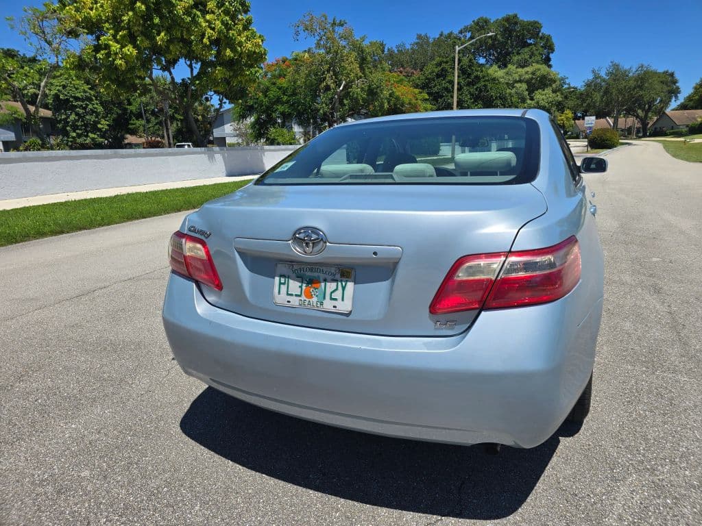 2008 Toyota Camry LE Sedan 4D photo 6