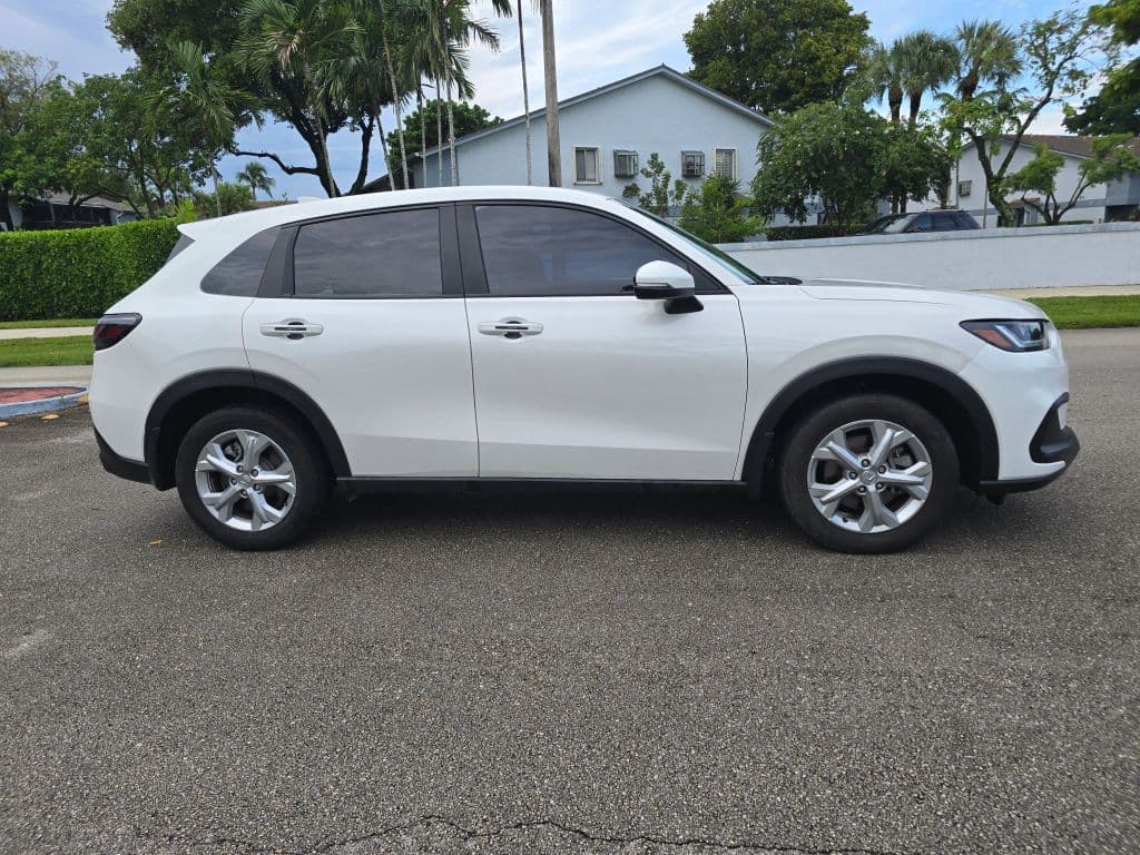 2025 Honda HR-V LX Sport Utility 4D photo 4