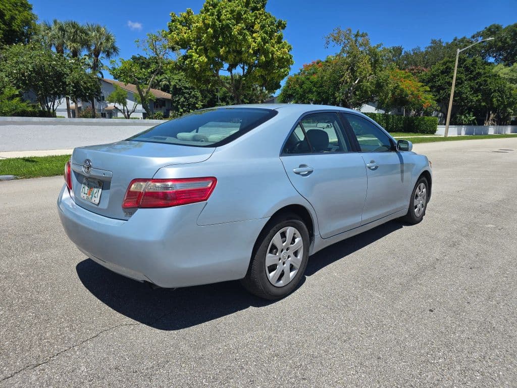 2008 Toyota Camry LE Sedan 4D photo 5