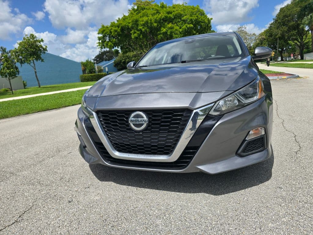 2021 Nissan Altima 2.5 S Sedan 4D photo 2