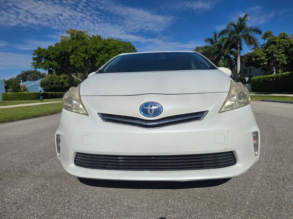 2013 Toyota Prius v Five Wagon 4D photo 2