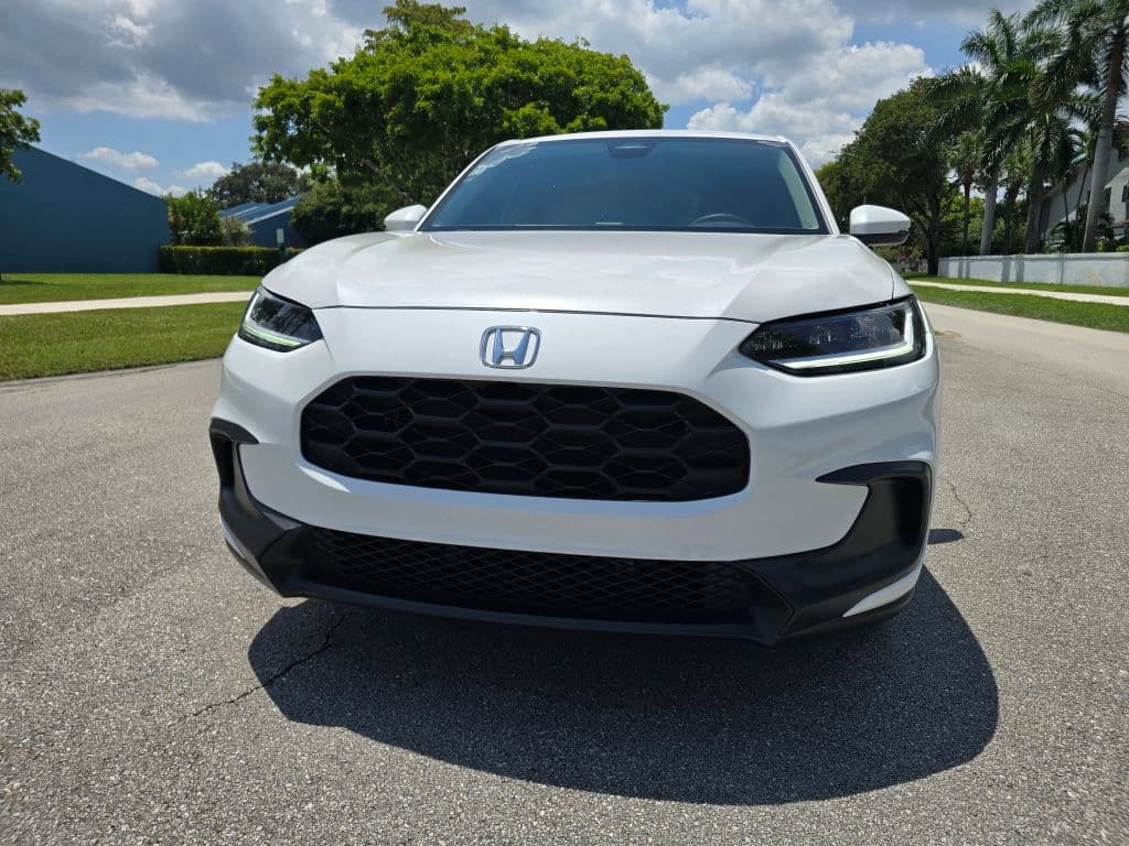 2025 Honda HR-V LX Sport Utility 4D photo 2