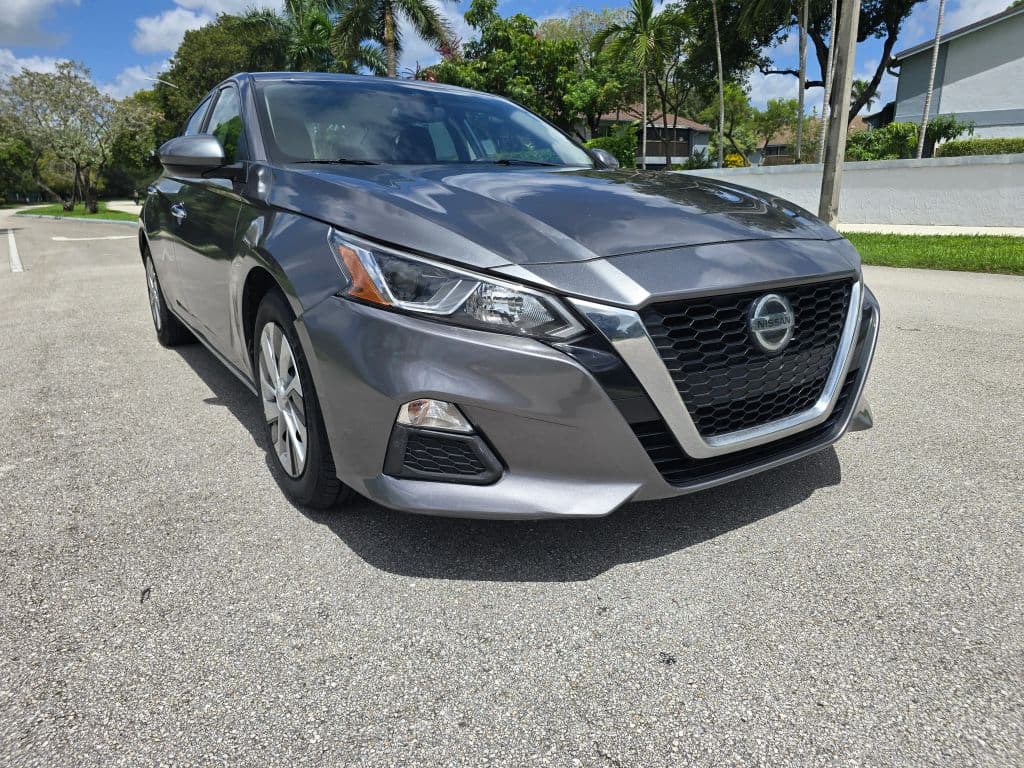2021 Nissan Altima 2.5 S Sedan 4D photo 3