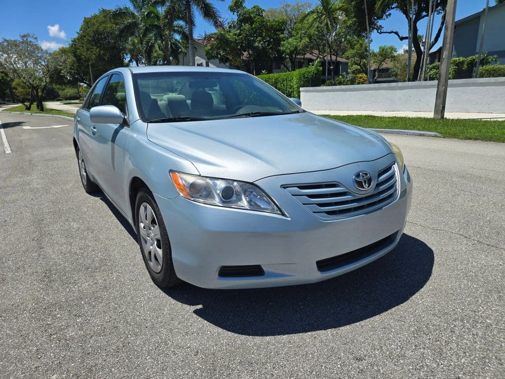 2008 Toyota Camry LE Sedan 4D photo 3