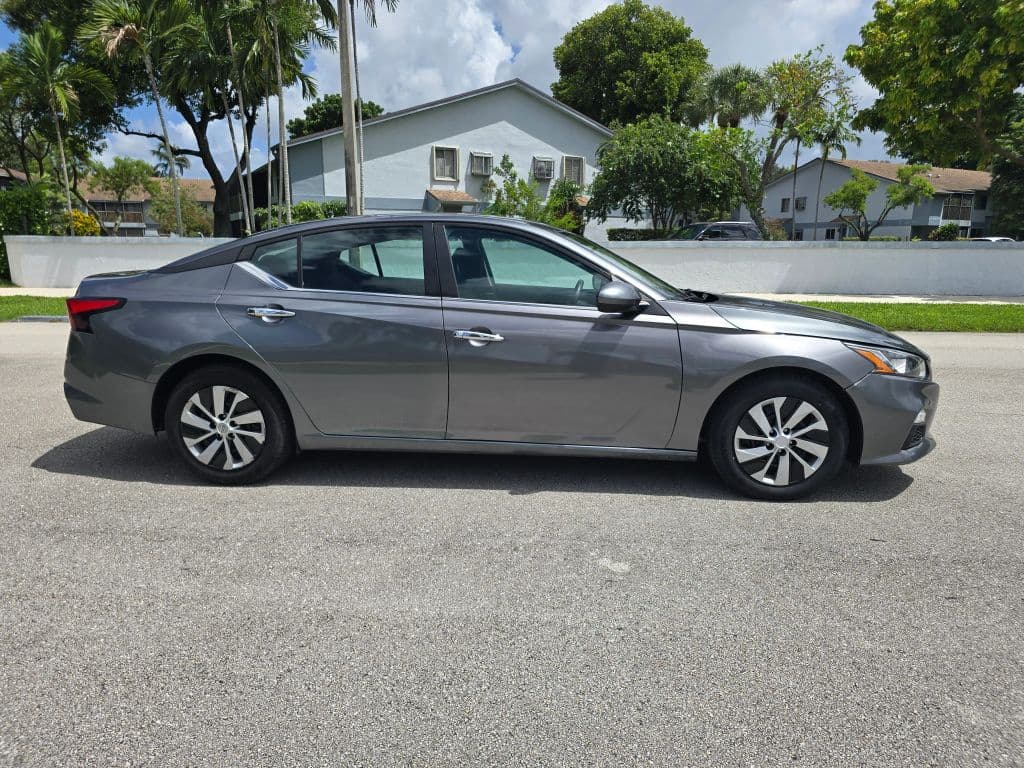 2021 Nissan Altima 2.5 S Sedan 4D photo 4