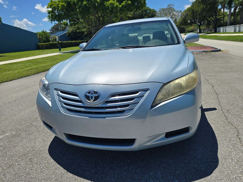 2008 Toyota Camry LE Sedan 4D photo 2
