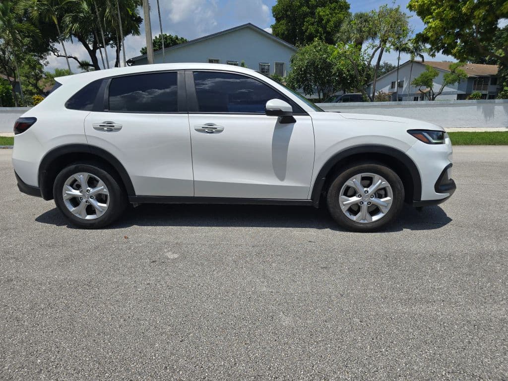 2025 Honda HR-V LX Sport Utility 4D photo 4