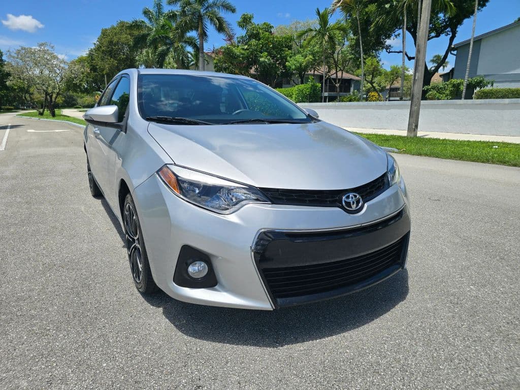 2015 Toyota Corolla S Plus Sedan 4D photo 3