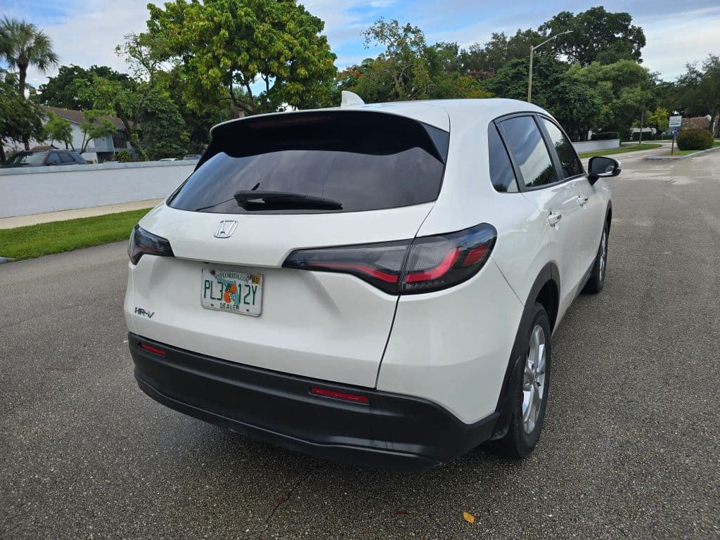 2025 Honda HR-V LX Sport Utility 4D photo 6