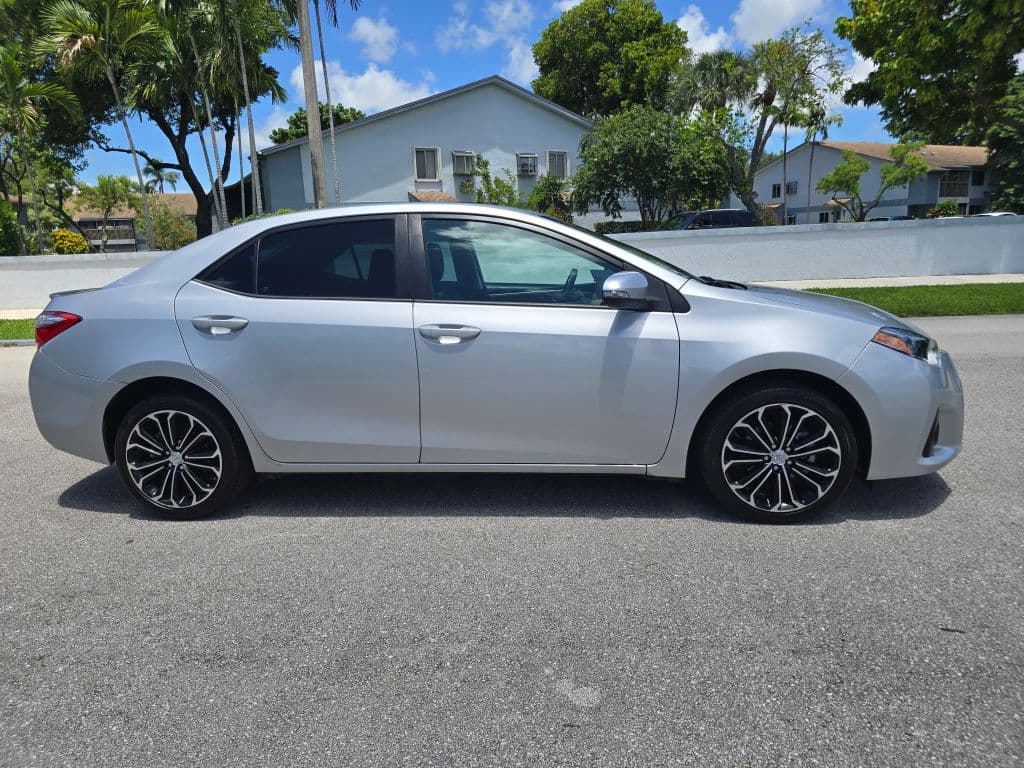 2015 Toyota Corolla S Plus Sedan 4D photo 4