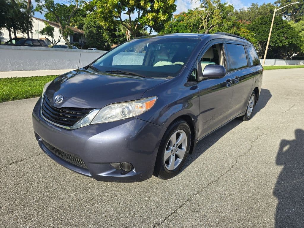 2014 Toyota Sienna LE Minivan 4D - exterior