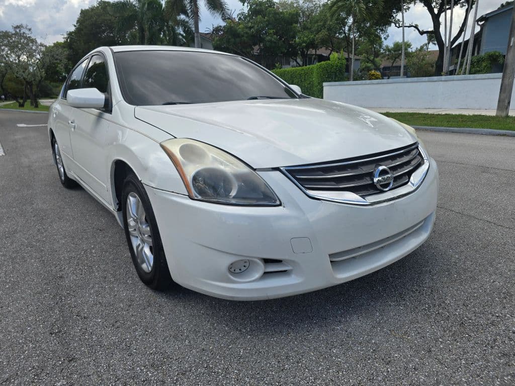 2012 Nissan Altima 2.5 S Sedan 4D photo 3