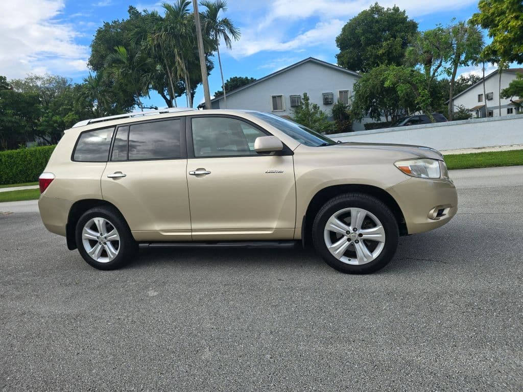 2008 Toyota Highlander Limited Sport Utility 4D photo 4