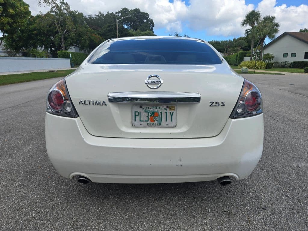 2012 Nissan Altima 2.5 S Sedan 4D photo 6