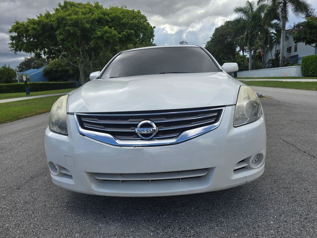 2012 Nissan Altima 2.5 S Sedan 4D photo 2