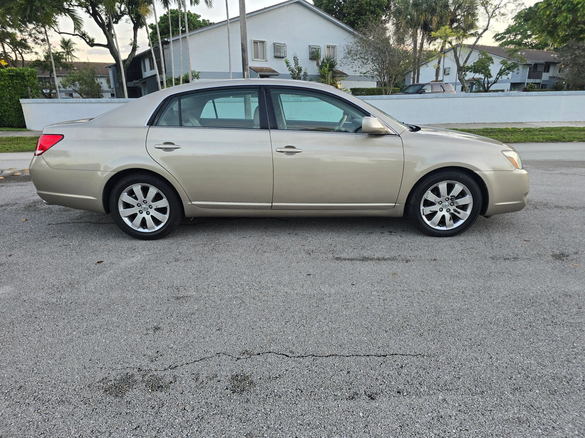 2006 Toyota Avalon XLS photo 4