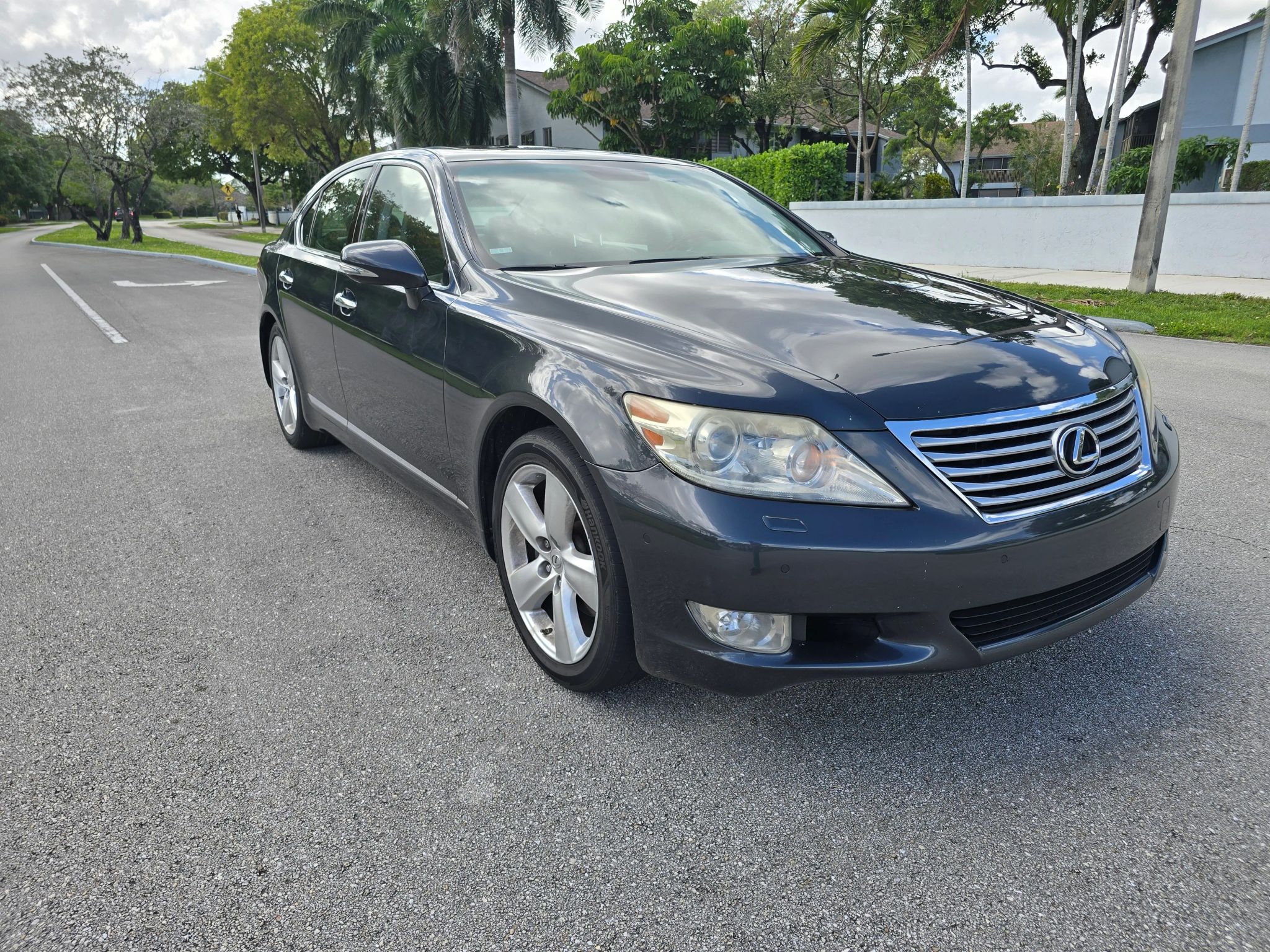 2010 Lexus LS 460 Base photo 3
