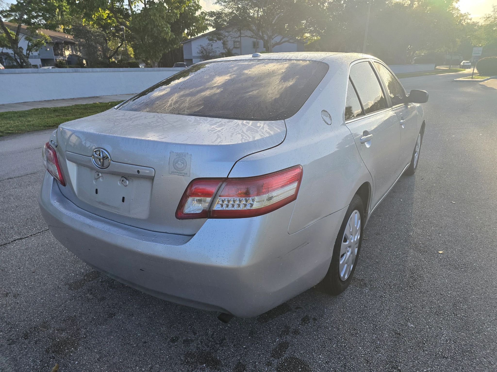 2011 Toyota Camry LE photo 4