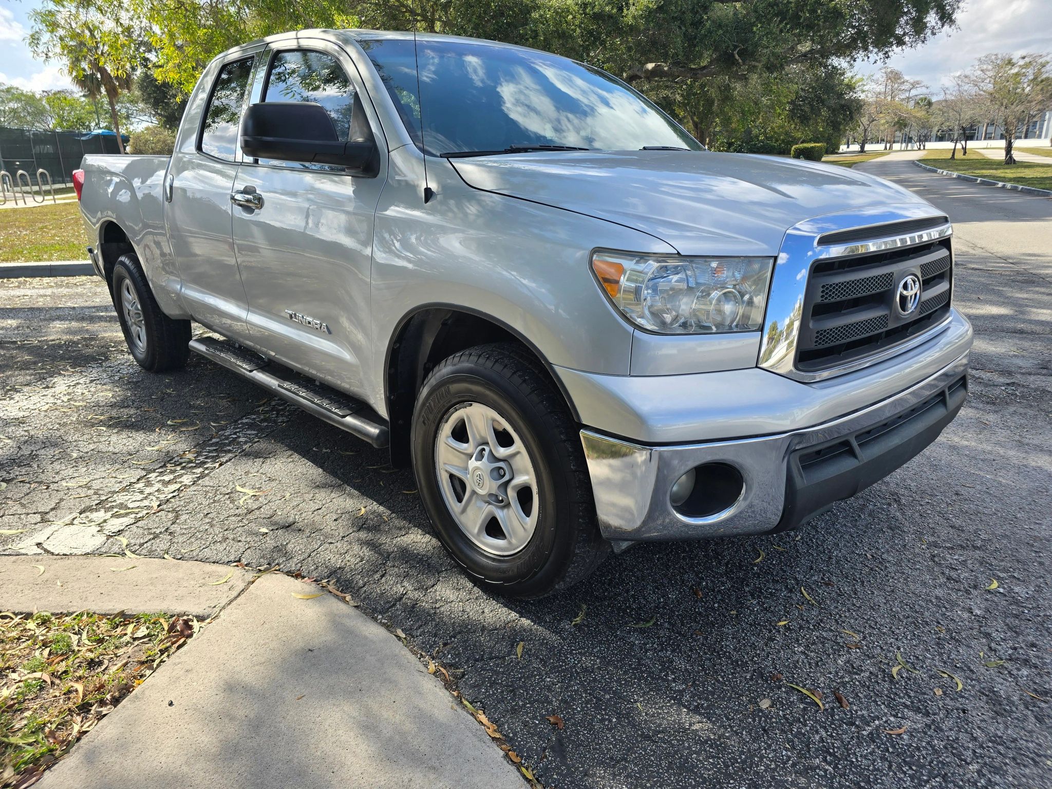2011 Toyota Tundra Grade photo 3