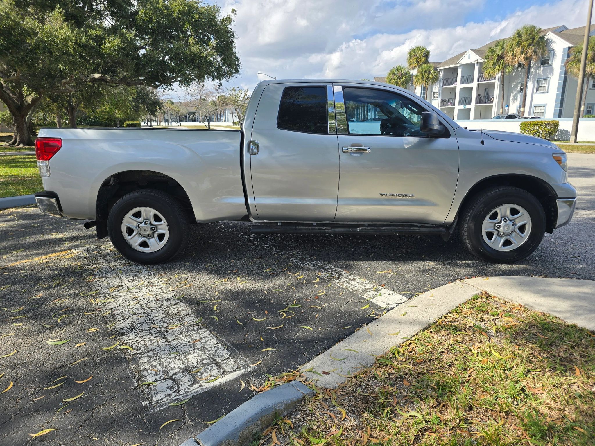 2011 Toyota Tundra Grade photo 4