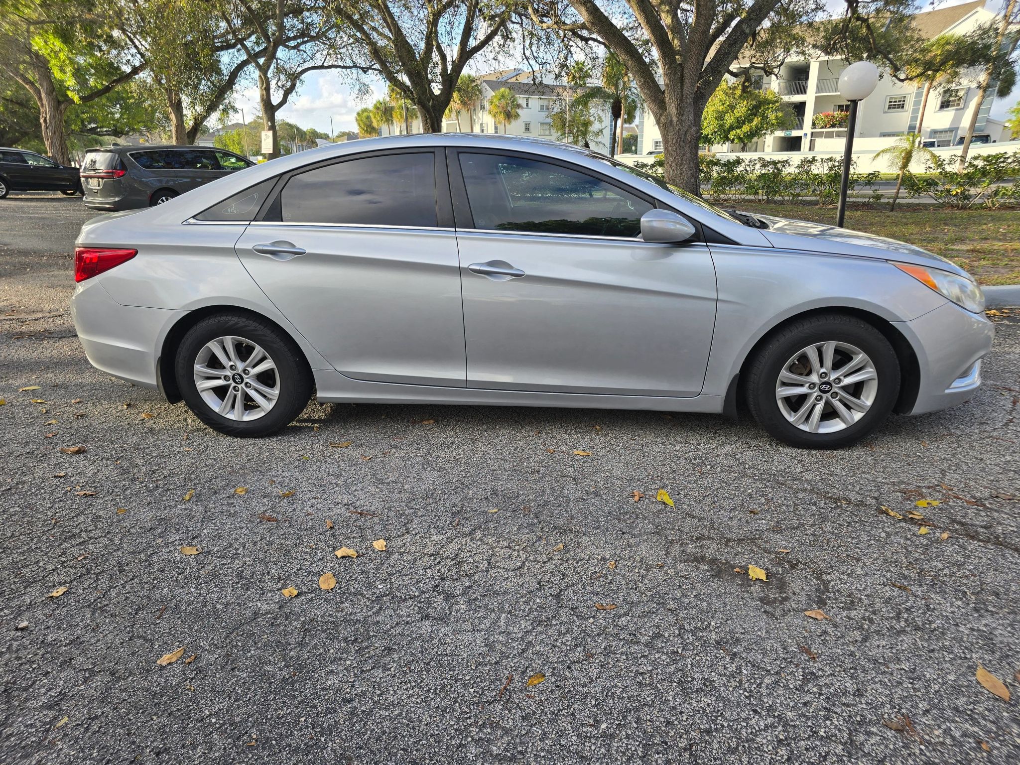 2013 Hyundai Sonata GLS photo 3