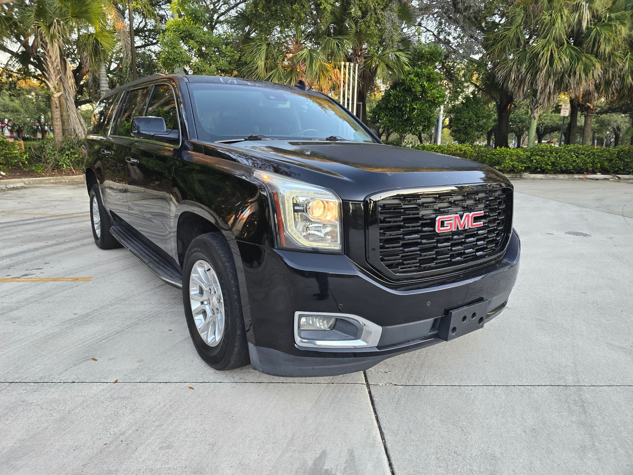 2017 GMC Yukon XL SLT photo 2