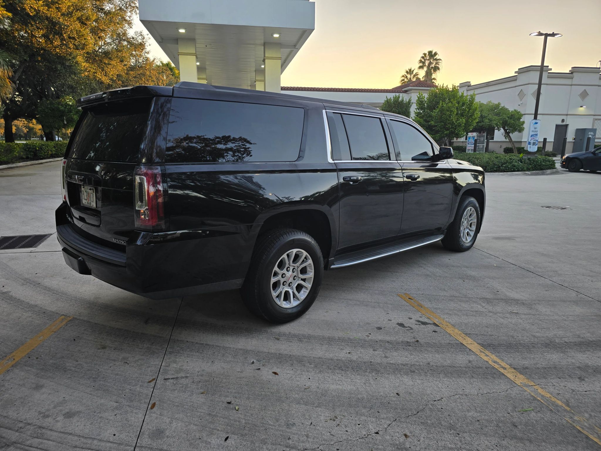 2017 GMC Yukon XL SLT photo 4