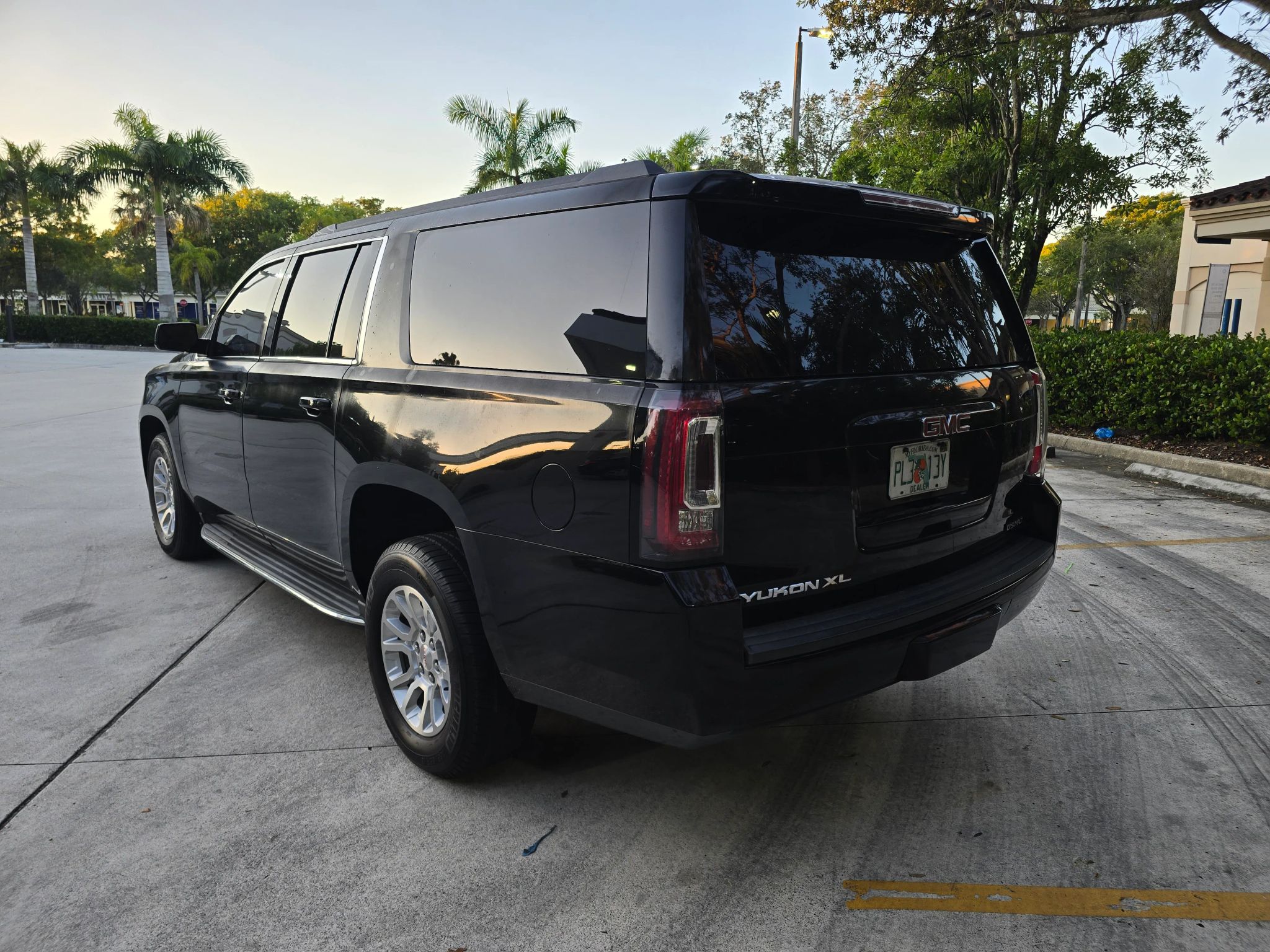 2017 GMC Yukon XL SLT photo 6