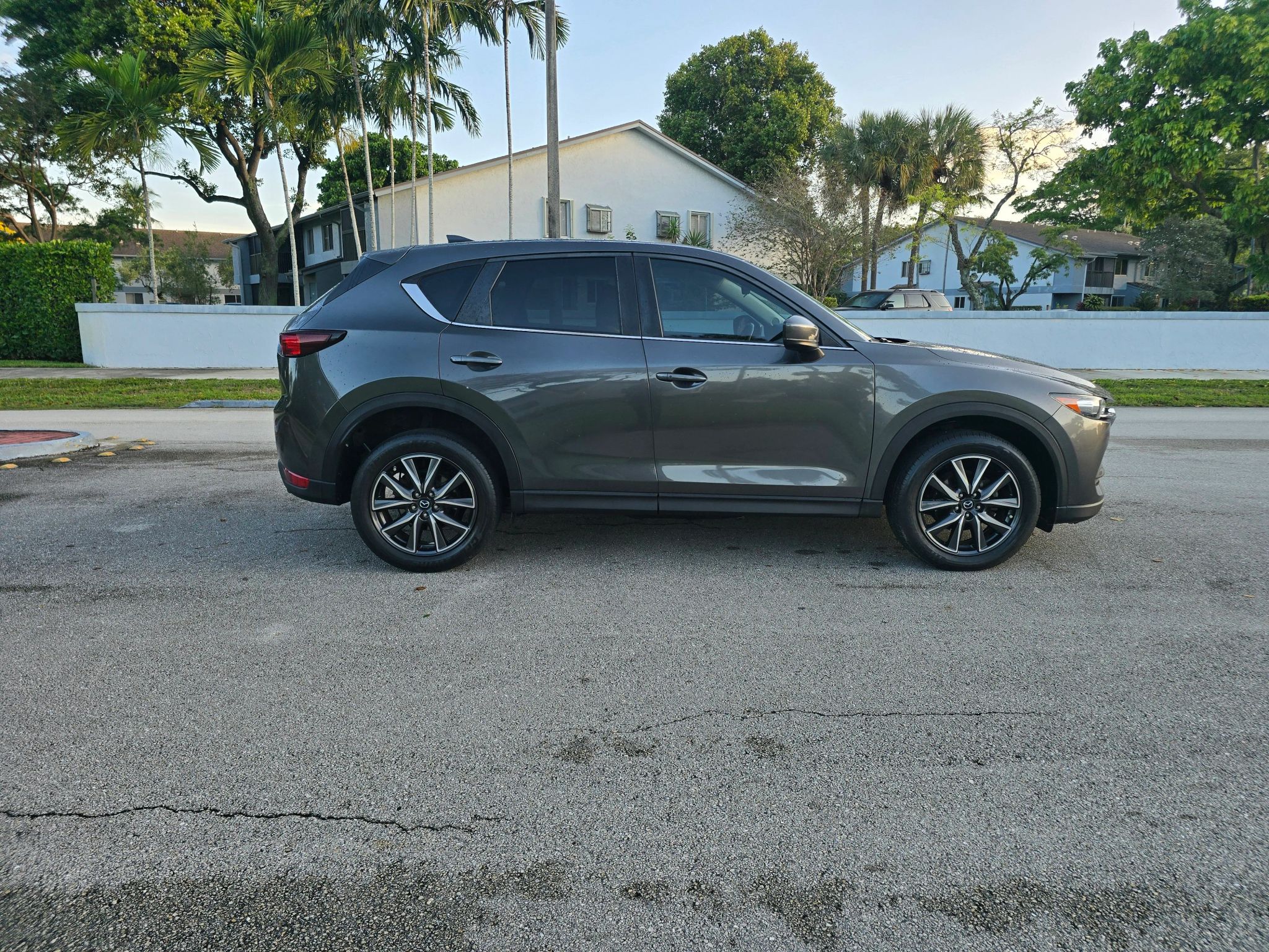 2018 Mazda CX-5 Touring photo 3
