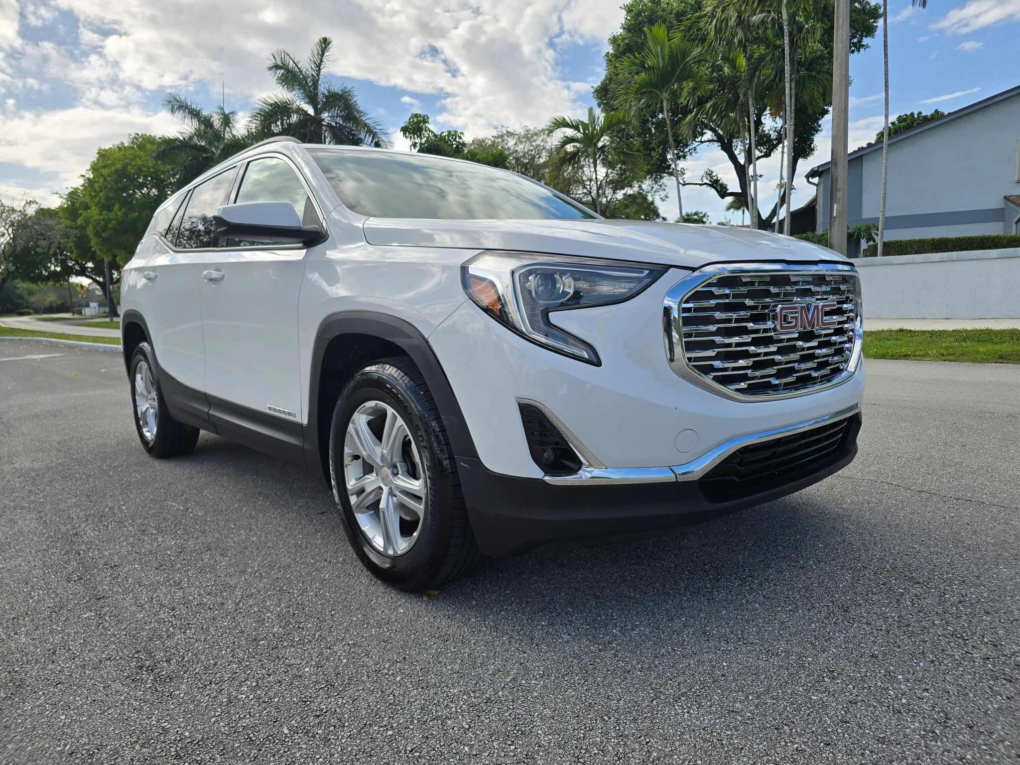 2020 GMC Terrain SLT photo 3